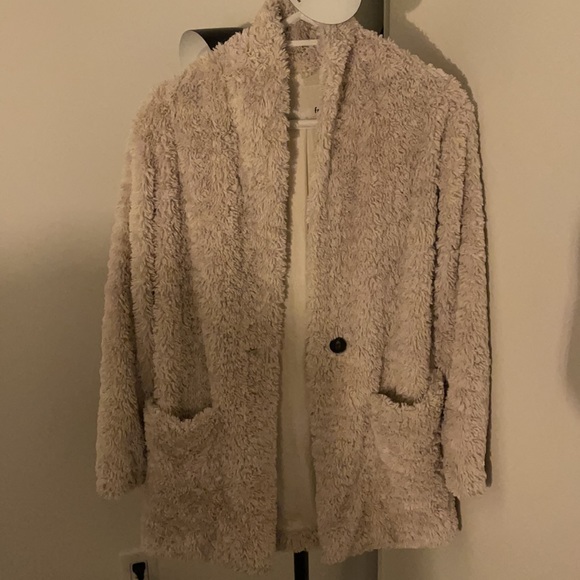 Aritzia jacket ✨ - Picture 3 of 6